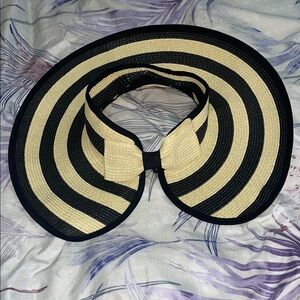 Stylish Black and Tan Women's Sun Hat